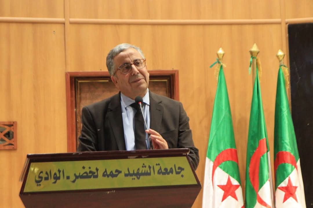 You are currently viewing تكريم السيد مدير الجامعة البروفيسور قواسميه عبد الكريم