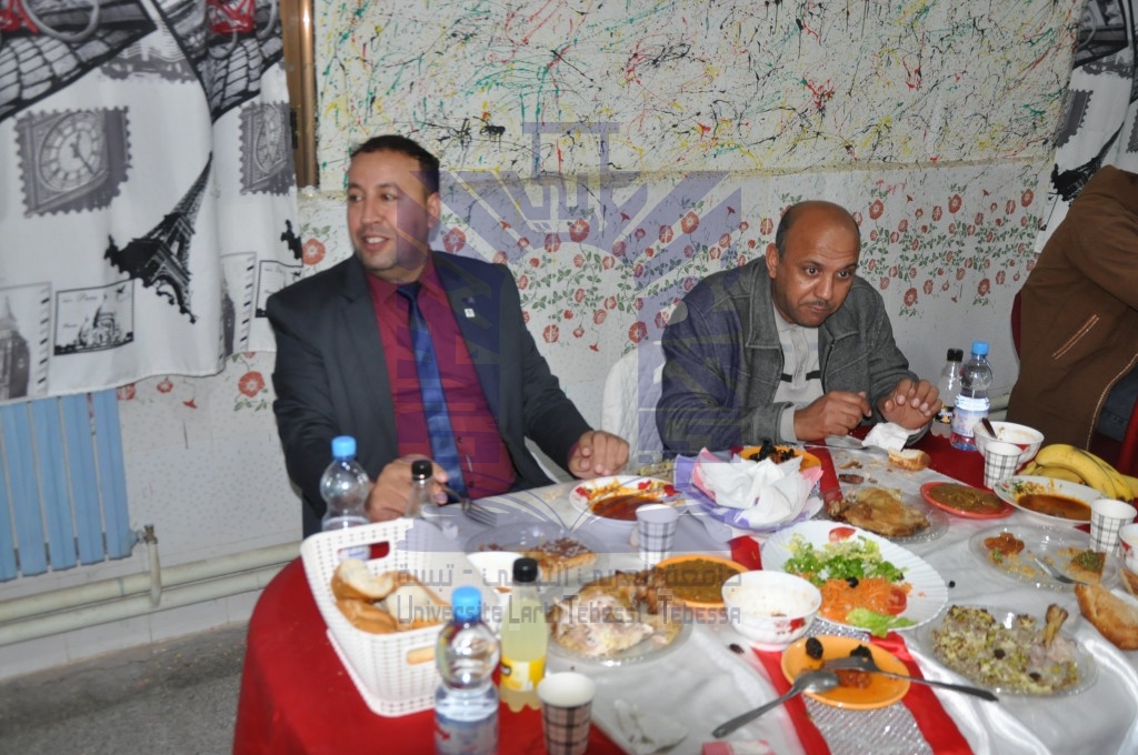 A collective Ramadan Iftar meal with the students